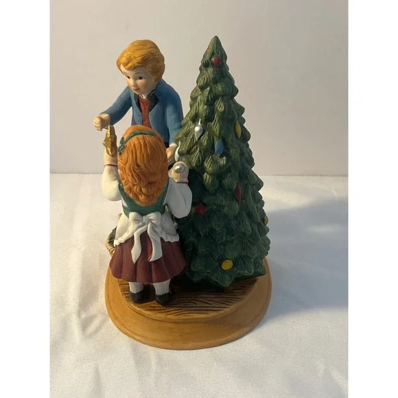 Avon‎ Christmas Memories 1982 Second Edition Figurine Decorating Tree - Picture 4 of 8